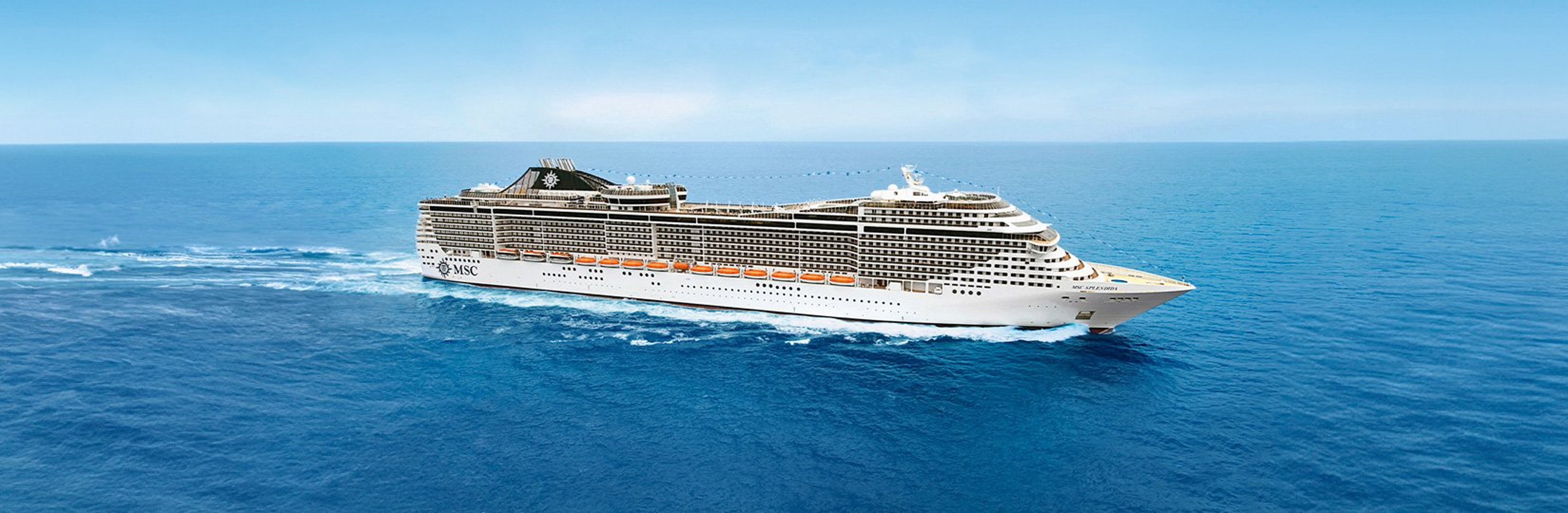Crucero MSC Splendida navegando en el mar