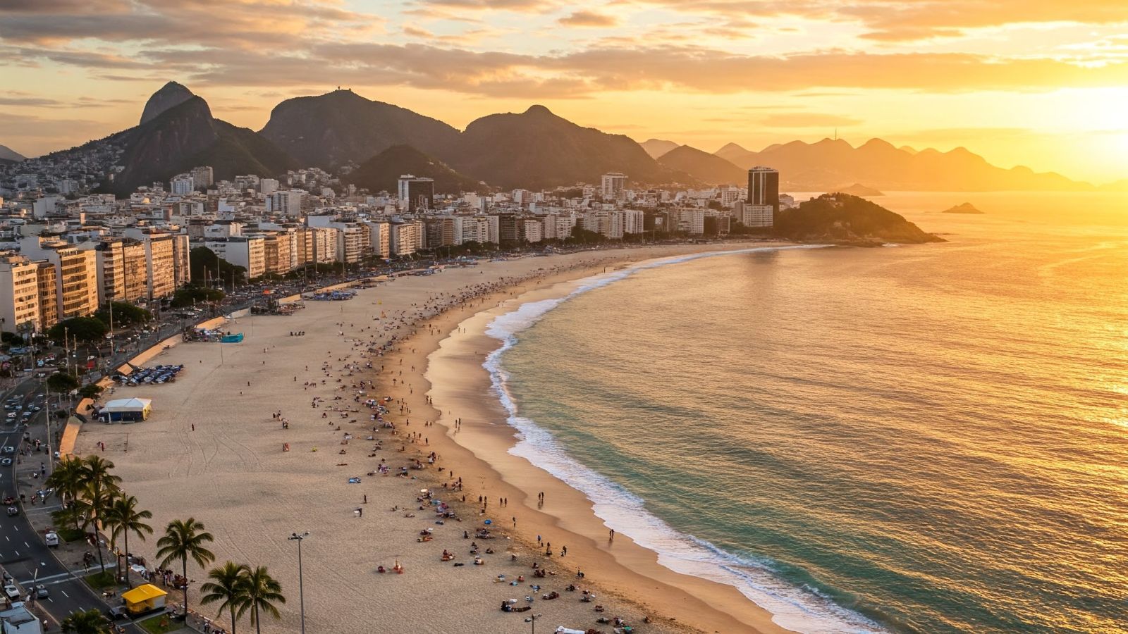 Playa de Copacabana al atardecer con el Pan de Azúcar, Río de Janeiro